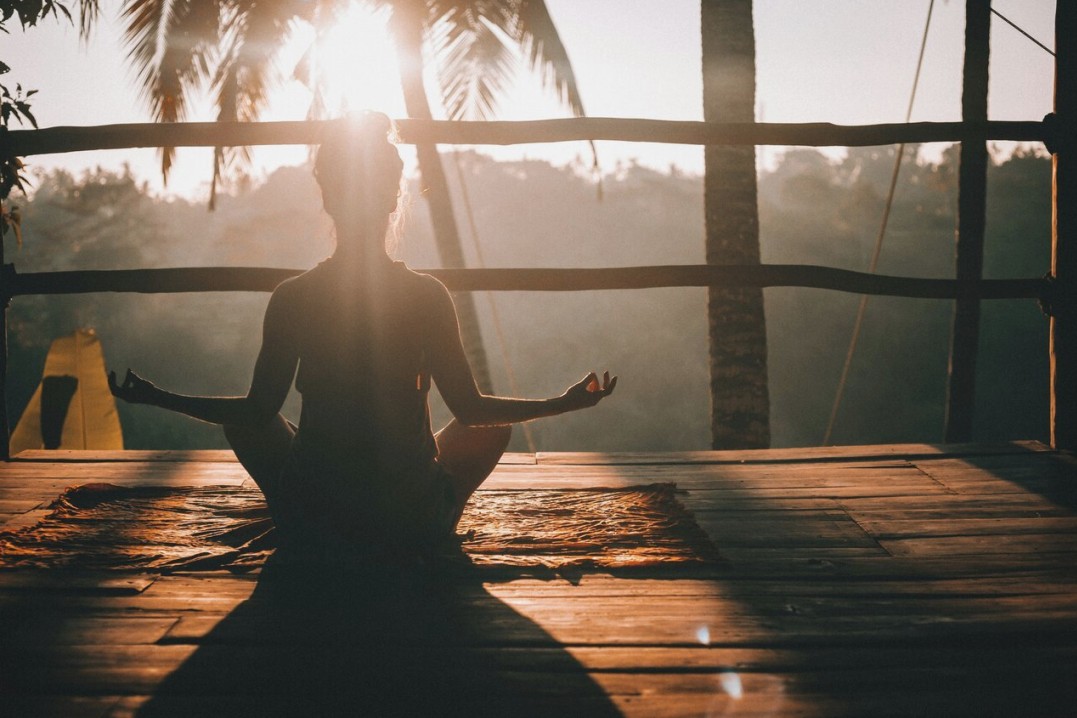 Hot yoga online class